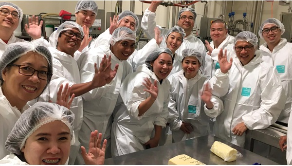 Alumni visiting a cheese factory